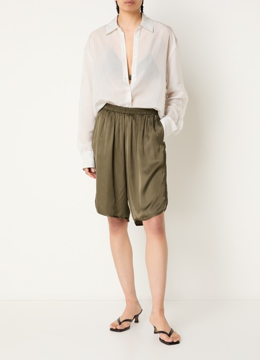 The Frankie Shop Nelis high waist straight fit korte broek van satijn - voorkant 2 olijfgroen