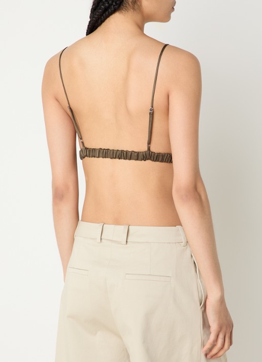 The Frankie Shop Nina bralette van satijn  - achterkant olijfgroen
