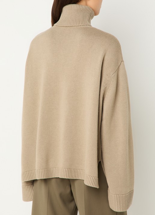 The Frankie Shop Rhea fijngebreide coltrui in wolblend - achterkant khaki