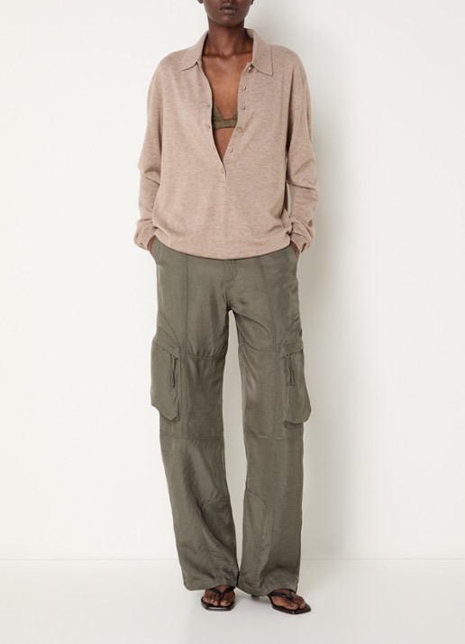 The Frankie Shop Tala fijngebreide pullover in wolblend met polokraag - voorkant 3 lichtbruin