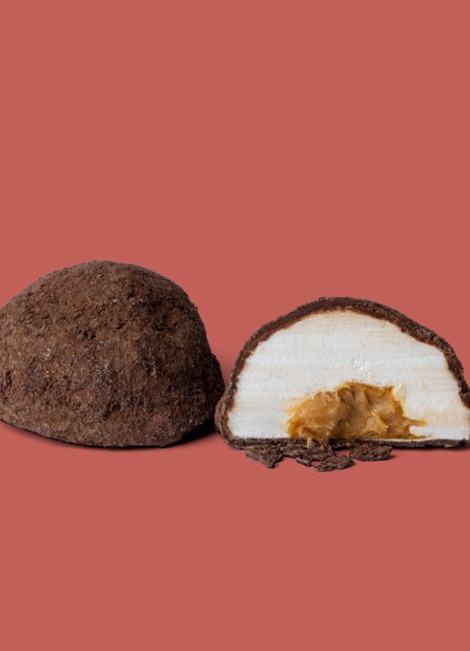 The Mallows Caramel-filled Mallows, Orange Dark Chocolate 80 gram - achterkant 3 beige
