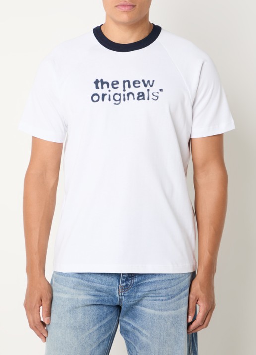 The New Originals Airbrushed Emblem Raglan T-shirt met logo