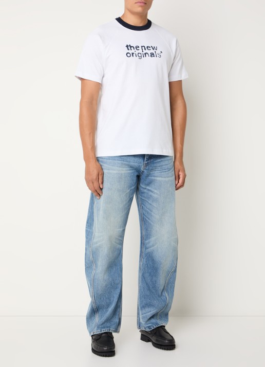 The New Originals Airbrushed Emblem Raglan T-shirt met logo - voorkant 2 wit