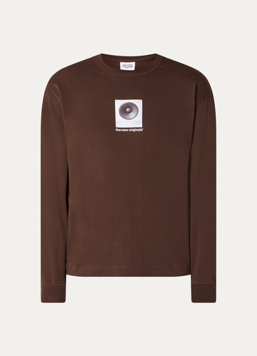 The New Originals Soundwall longsleeve met logo- en backprint - voorkant bruin