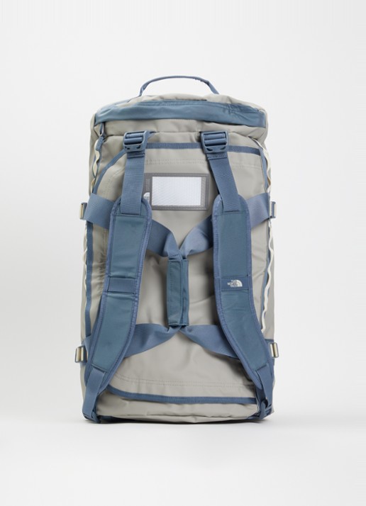 The North Face Base Camp Duffel M weekendtas met afneembare schouderriem - achterkant blauwgrijs