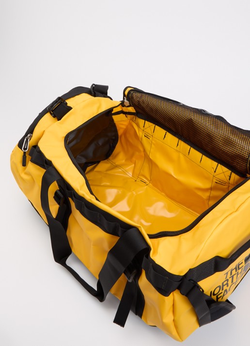 The North Face Base Camp Duffel M weekendtas met verstelbare schouderriem - detail geel