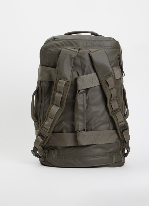The North Face Base Camp Voyager 42L weekendtas met 15 inch laptopvak - achterkant legergroen