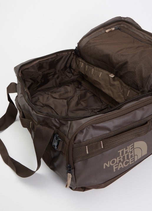 The North Face Base Camp Voyager 42L weekendtas met 15 inch laptopvak - detail donkerbruin
