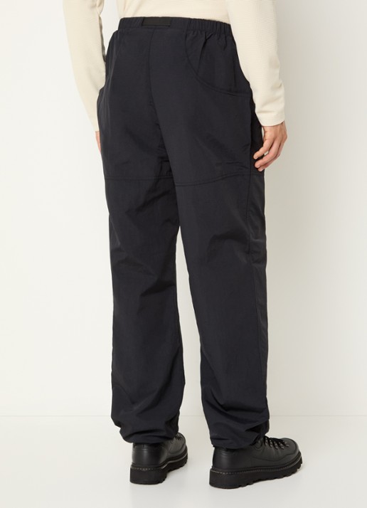 The North Face Red Box tapered fit broek met steekzakken - achterkant zwart