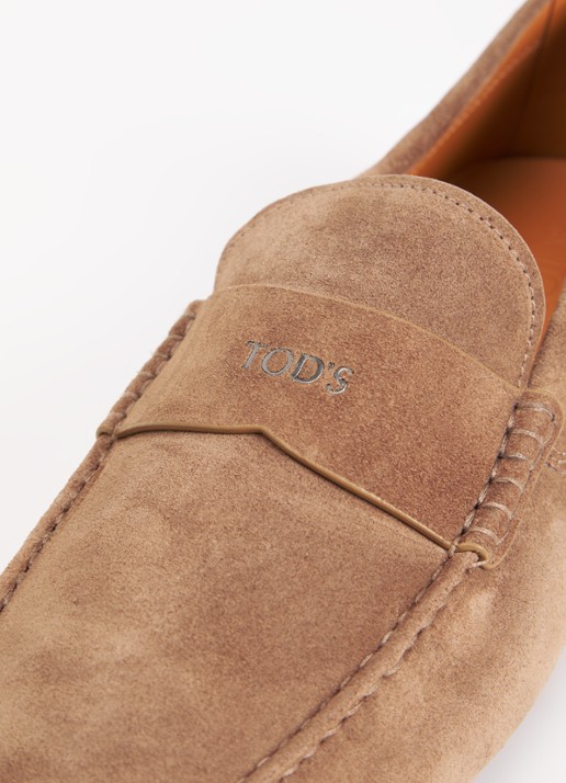 Tod's Gommino mocassin van kalfssuède - detail 5 lichtbruin