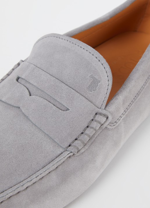 Tod's Gommino mocassin van suède - detail 4 lichtgrijs