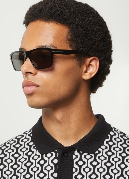 TOM FORD Wayfarer zonnebril gepolariseerd FT0678 - voorkant 2 zwart