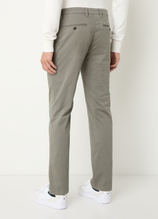 Tommy Hilfiger Denton slim fit chino met steekzakken  - achterkant 5 olijfgroen