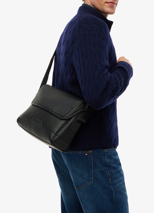 Tommy Hilfiger Global Stripe Strap Textured Messenger Bag - detail diepzwart