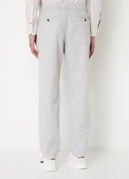 Tommy Hilfiger Harlem tapered fit chino in linnenblend met steekzakken - achterkant 5 lichtgrijs