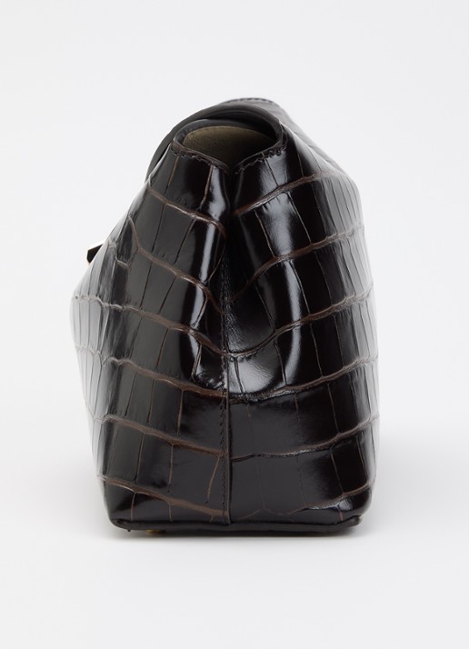 TOTEME Clutch van kalfsleer met crocostructuur - detail 6 donkerbruin