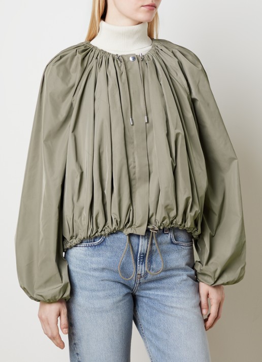 TOTEME Jack met trekkoord en plooien - detail khaki