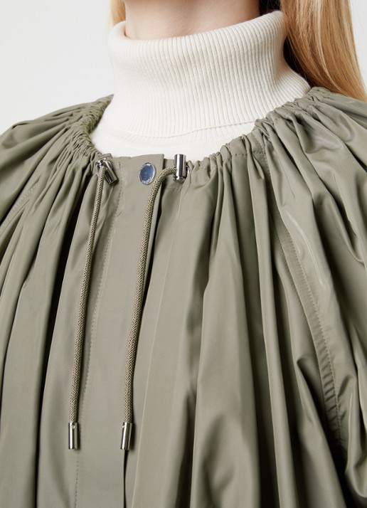 TOTEME Jack met trekkoord en plooien - detail 2 khaki
