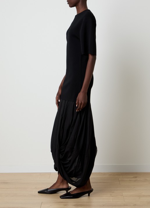 TOTEME Maxi jurk met plooidetail - voorkant 2 zwart