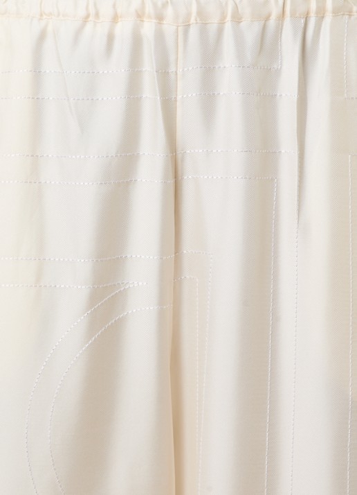 TOTEME Monogram low waist wide fit broek van zijde met logoborduring - detail 3 gebroken wit
