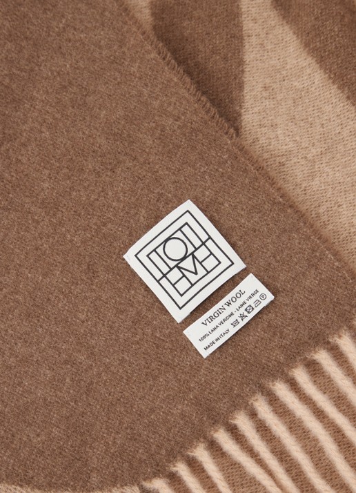 TOTEME Monogram sjaal van wol 200 x 50 cm - detail lichtbruin