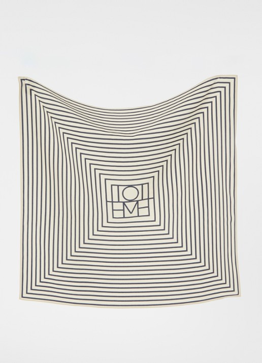 TOTEME Sjaal van zijde met streepprint 55 x 55 cm - voorkant 3 beige