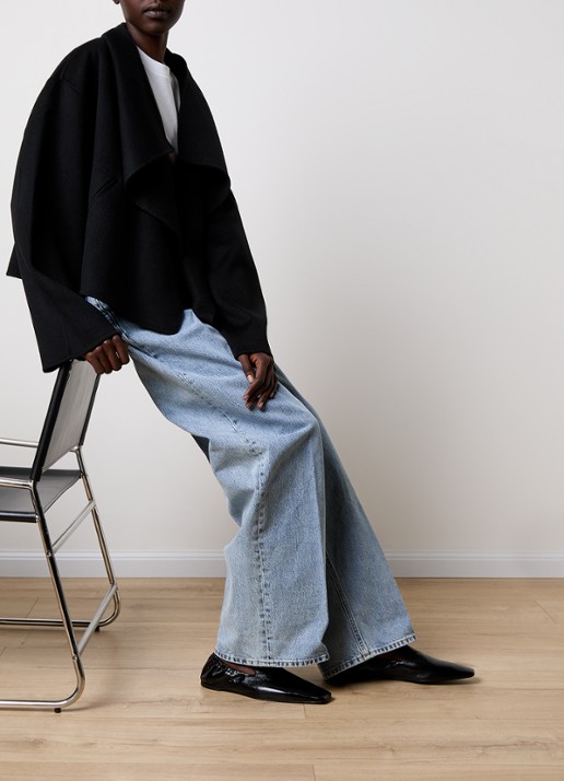 TOTEME Slip-on van lakleer - voorkant 2 zwart