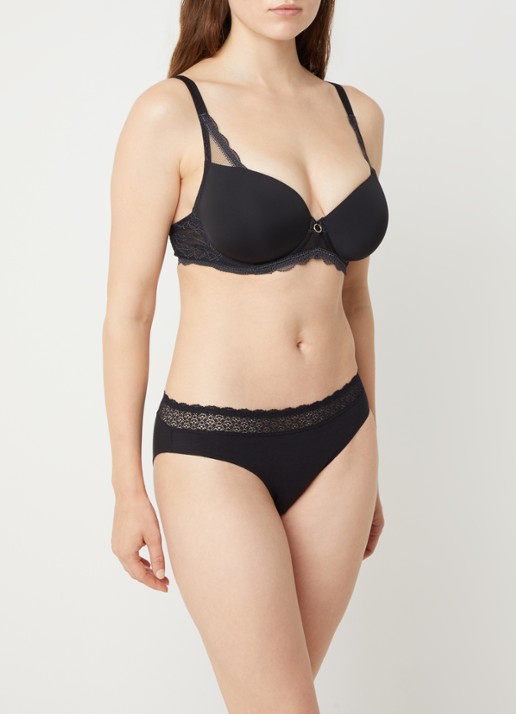Triumph Comfort Allure voorgevormde T-shirt bh met kant details