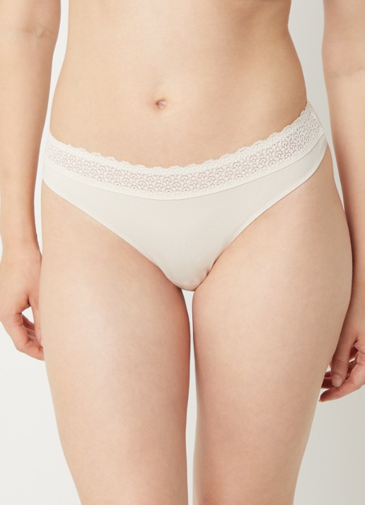 Triumph Feel of Modal string met kant - voorkant 2 creme