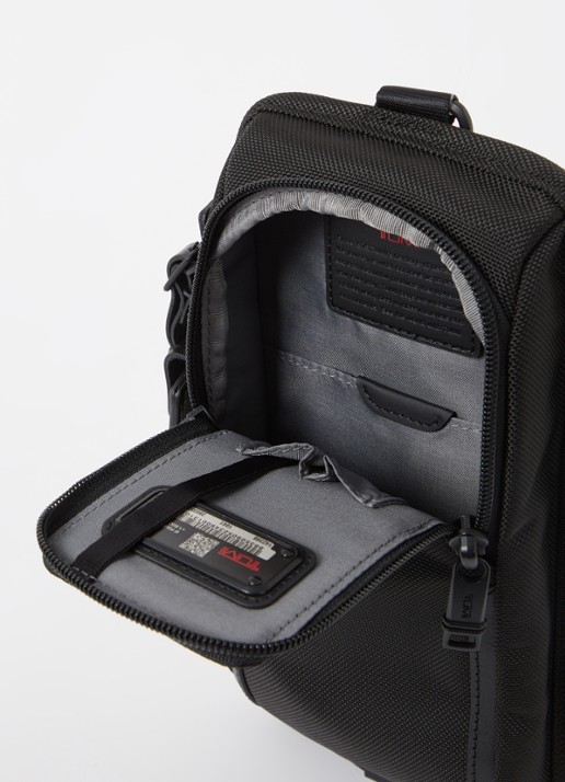 TUMI Alpha 3 Compact Sling crossbodytas met leren details - detail zwart