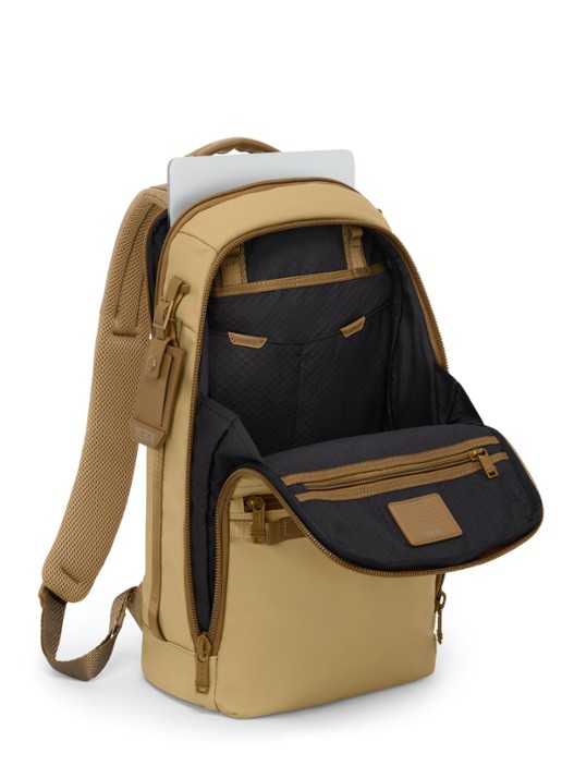 TUMI Dynamic rugzak met 16 inch laptopvak - voorkant 2 khaki