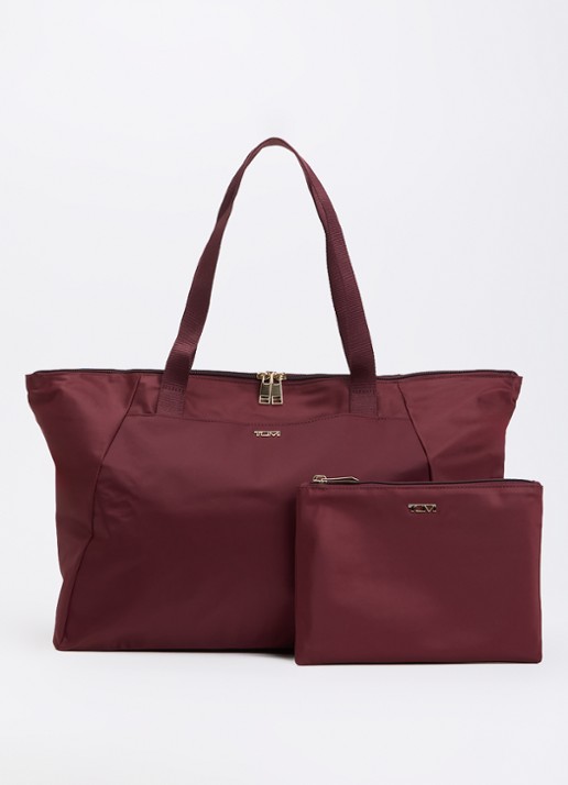 TUMI Just In Case Medium schoudertas met uitneembaar etui - voorkant 6 bordeauxrood
