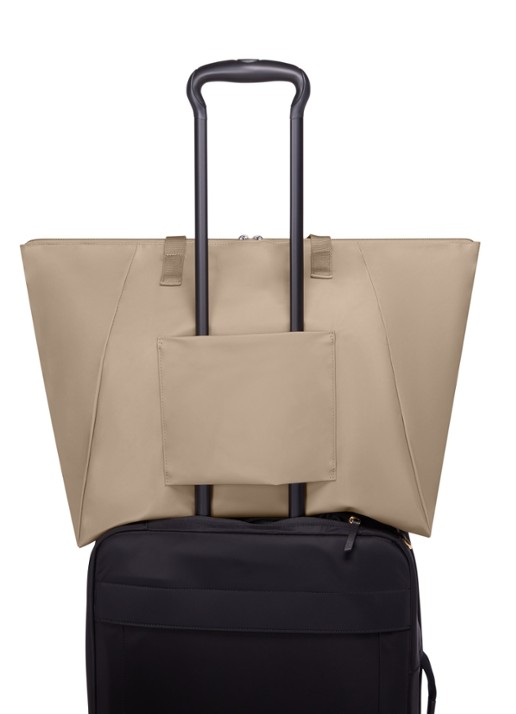 TUMI Just In Case schoudertas met uitneembaar etui - detail 4 beige