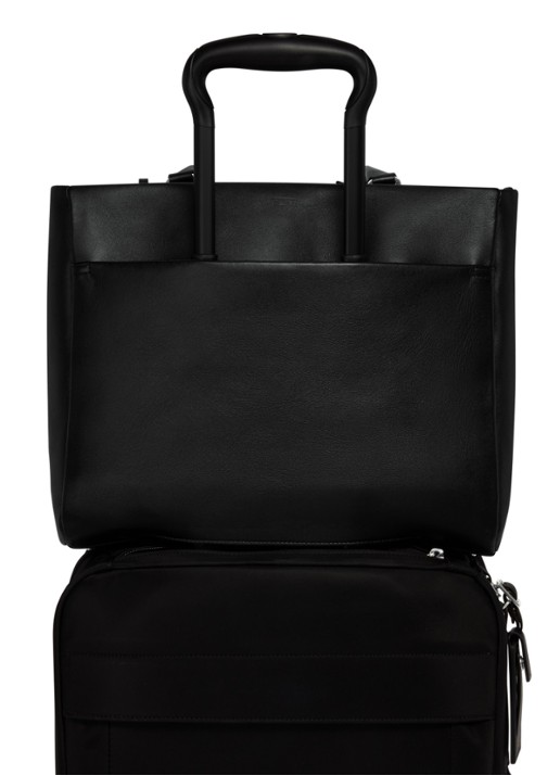 TUMI Voyageur Vail Medium crossbodytas met 16 inch laptopvak - detail zwart