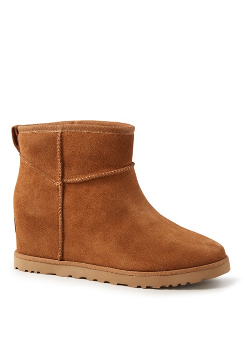 UGG Classic Femme Mini enkellaarsje van suède - voorkant 4 kastanjebruin