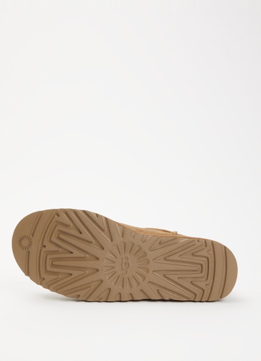UGG Classic Micro instapper van suède - detail 4 roestbruin