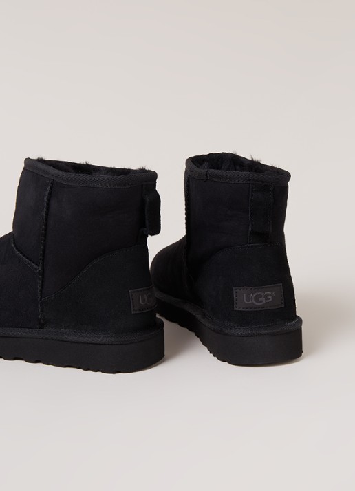 UGG Classic Mini II enkellaarsje van suède - detail 3 zwart