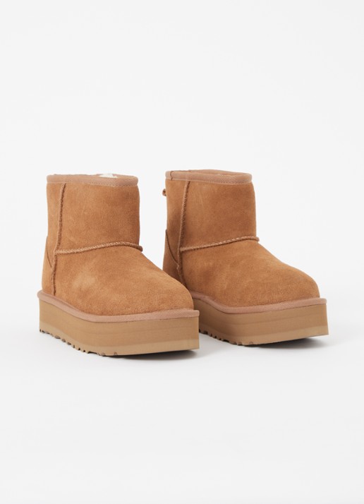UGG Classic Mini Platform enkellaarsje van suède  - voorkant 4 cognac