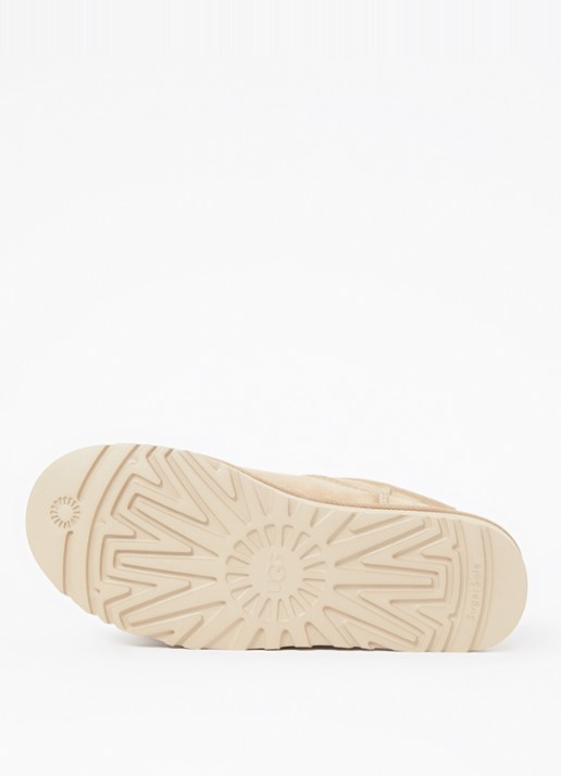 UGG Classic Ultra Mini enkellaars van suède  - detail 4 beige