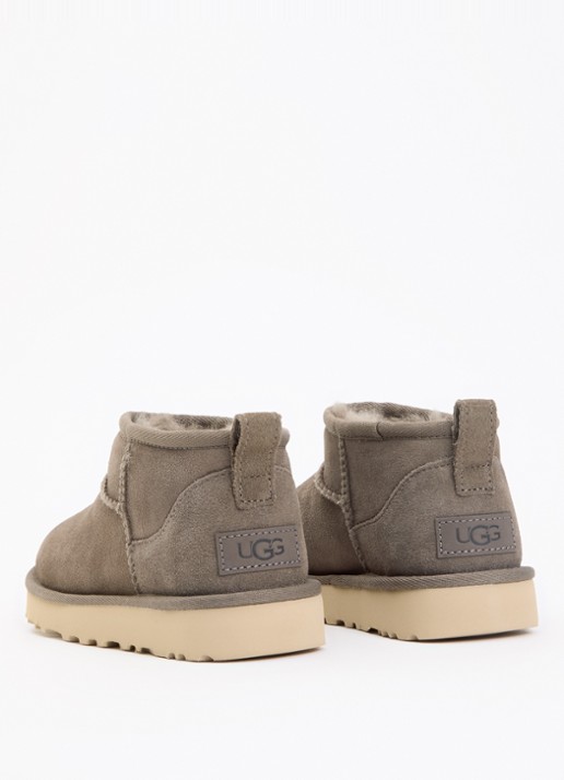 UGG Classic Ultra Mini enkellaarsje van suède - achterkant 5 taupe
