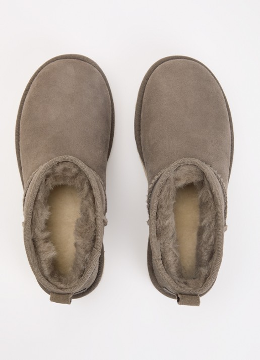 UGG Classic Ultra Mini enkellaarsje van suède - detail 3 taupe