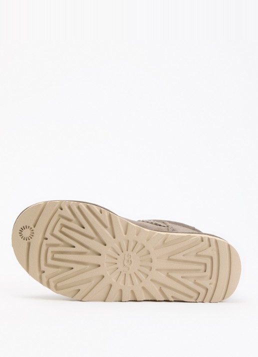 UGG Classic Ultra Mini enkellaarsje van suède - detail 4 taupe