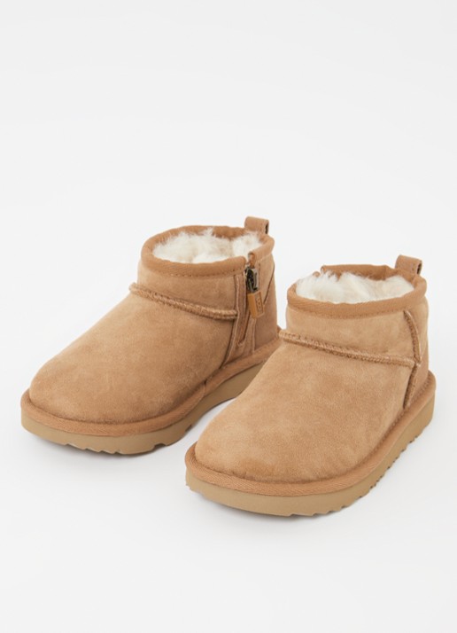 UGG Classic Ultra Mini enkellaarsje van suède - voorkant 2 camel