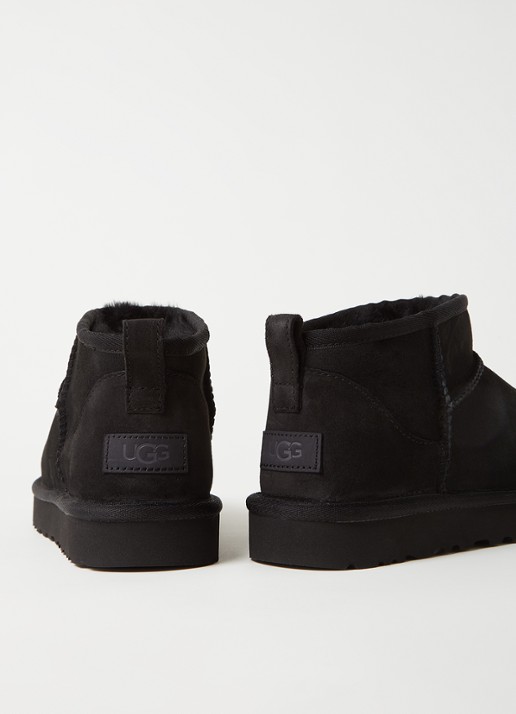 UGG Classic Ultra Mini enkellaarsje van suède - detail 2 zwart