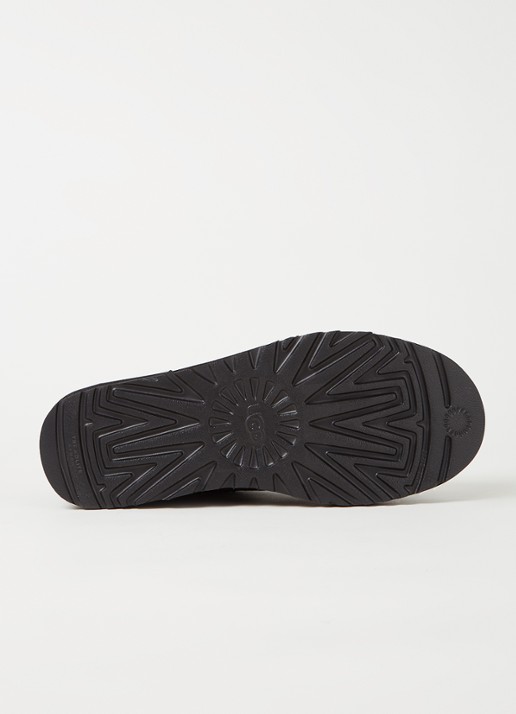 UGG Classic Ultra Mini enkellaarsje van suède - detail 4 zwart