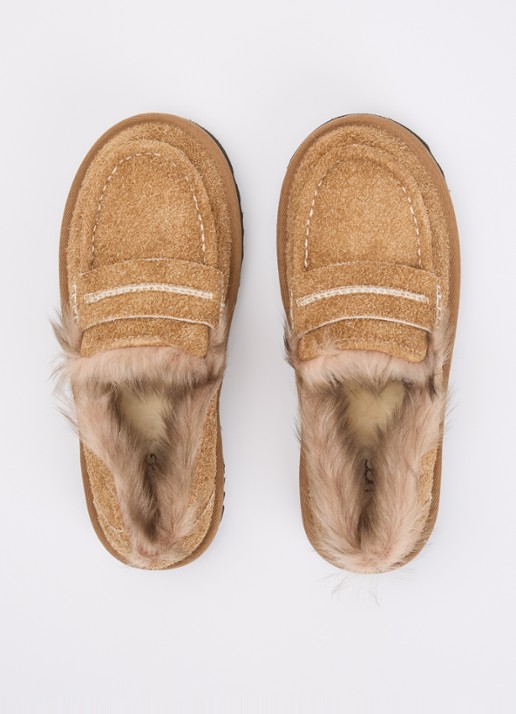 UGG Ellis loafer van suède met schapenvacht - detail 3 camel