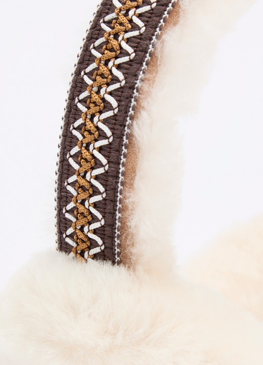 UGG Oorwarmers van schapenvacht - detail 2 ivoor