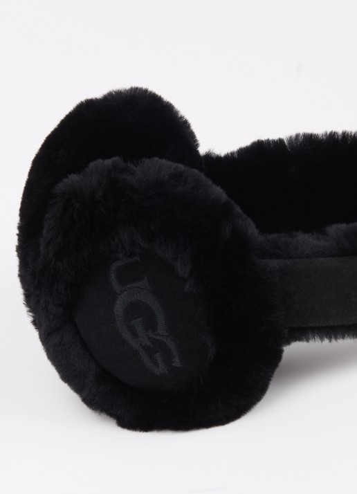 UGG Oorwarmers van suède met schapenvacht - detail zwart