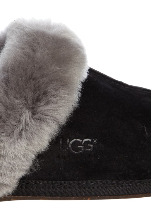 UGG Scuffette II pantoffel van suède - detail zwart