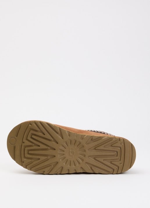UGG Tasman ll instapper van suède - detail 3 kastanjebruin